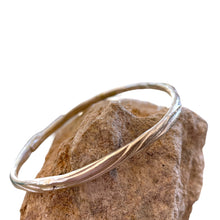 Load image into Gallery viewer, Wood impression bangle