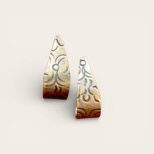 Load image into Gallery viewer, Moroccan Brass hoops