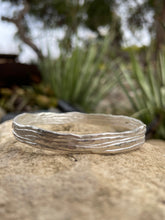 Load image into Gallery viewer, Sea grass bangle (hammered)