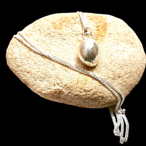 small cowrie pendant