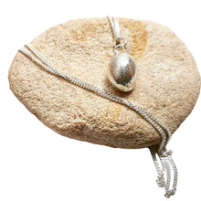 Load image into Gallery viewer, small cowrie pendant
